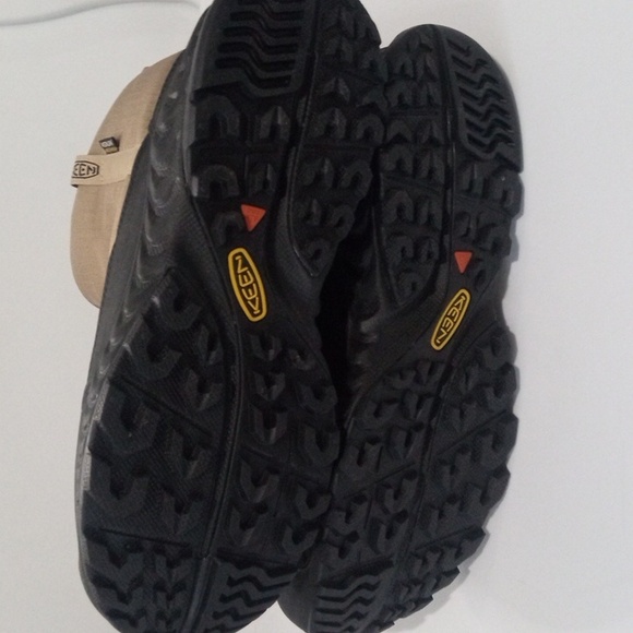 KEEN TAN AND BLACK WATERPROOF WINTER BOOTS SIZE 8 NWT main image 4